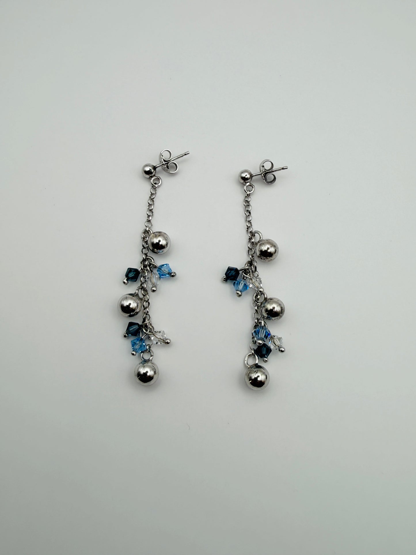 Boucles d’oreilles pendantes argent 925 et cristaux bleus