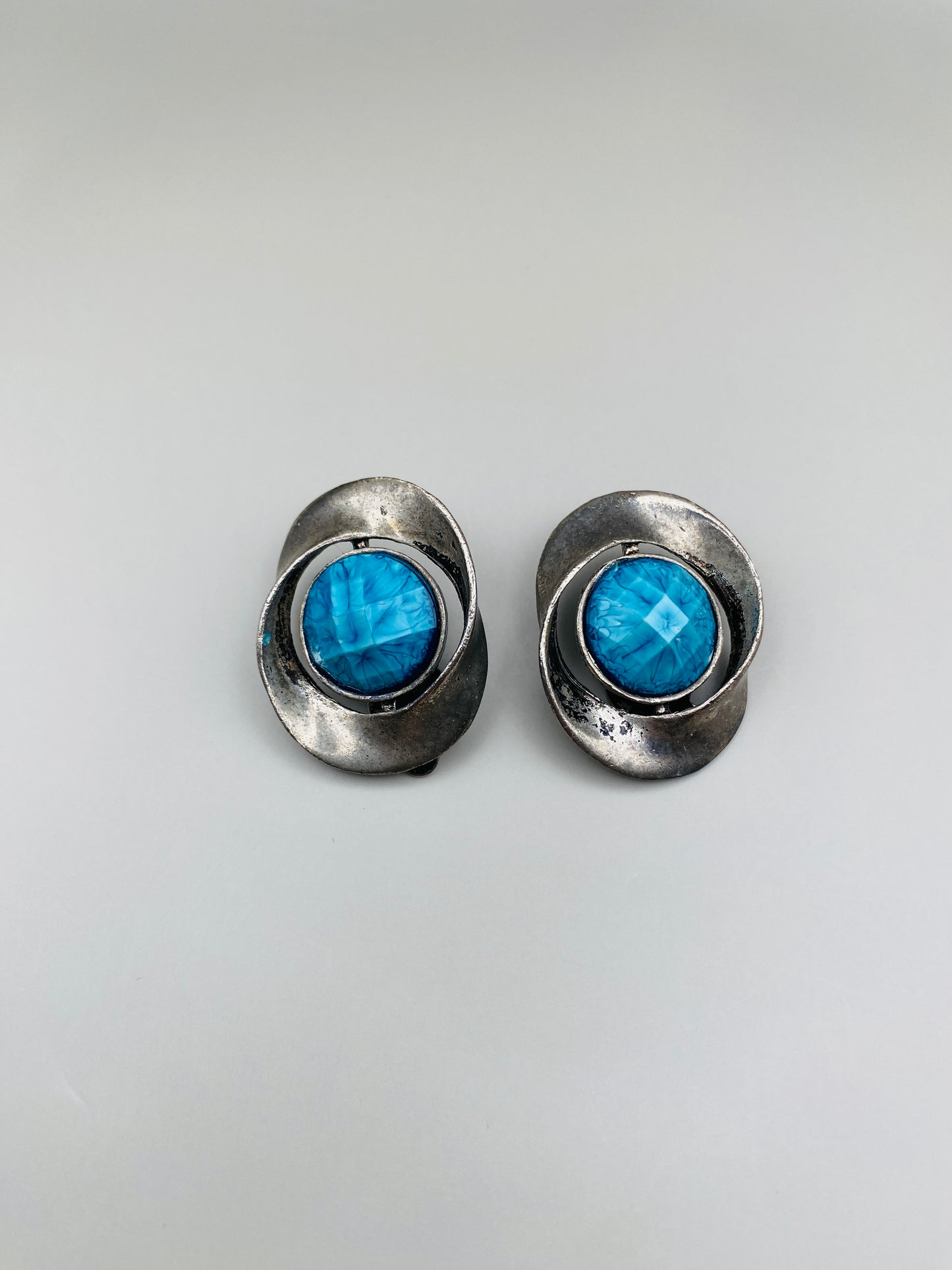 Clips Vintage ovales argentés avec cabochon bleu
