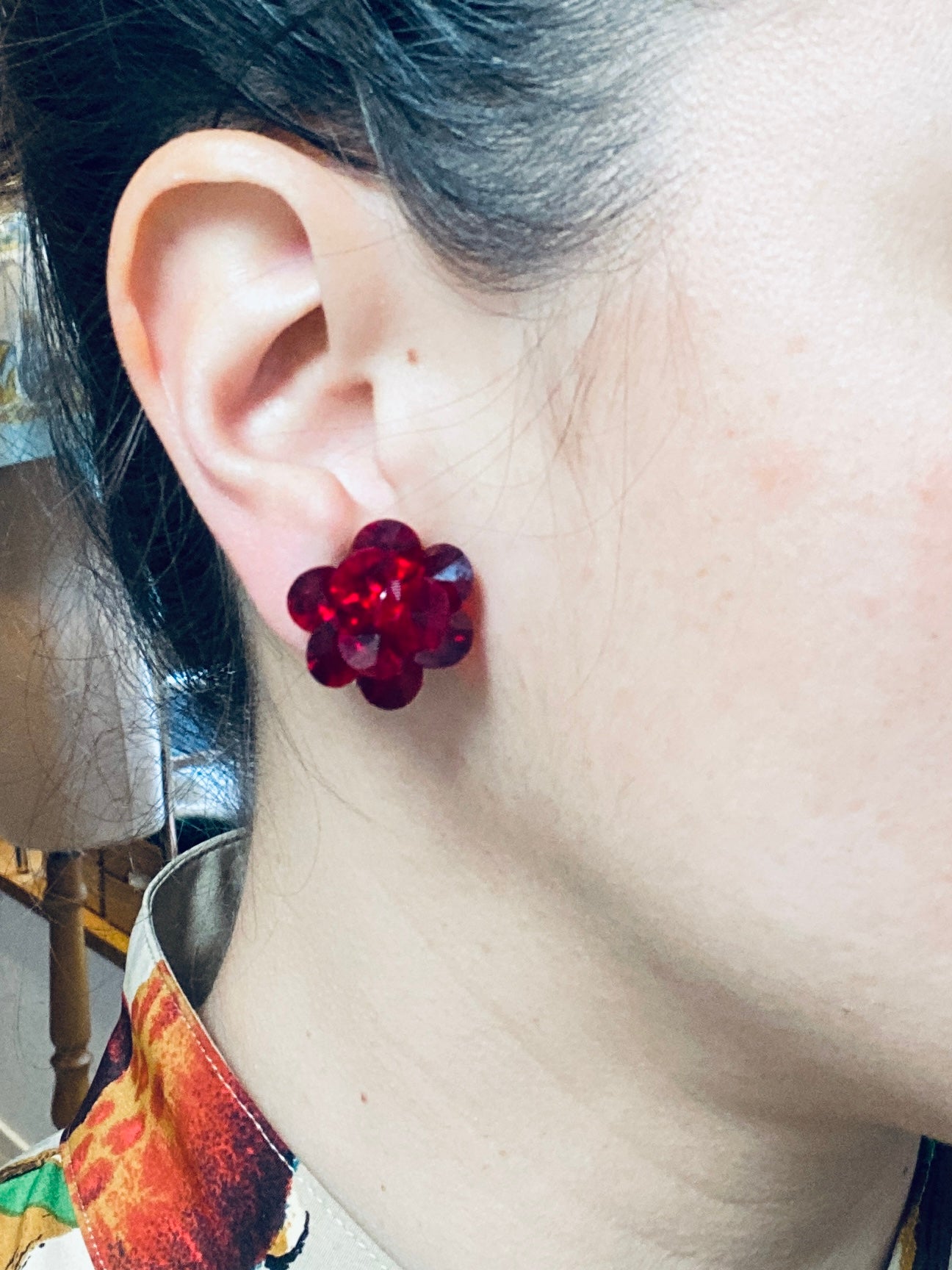 Vintage clip-on earrings – Faceted red flower