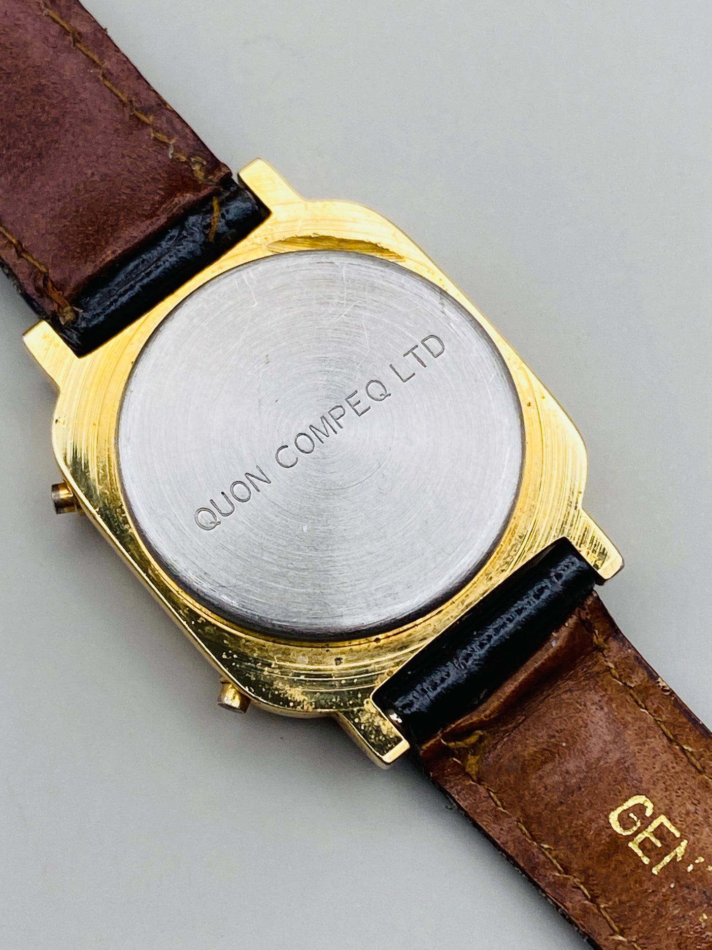 Montre vintage Centia Quartz – Digital gold – État neuf