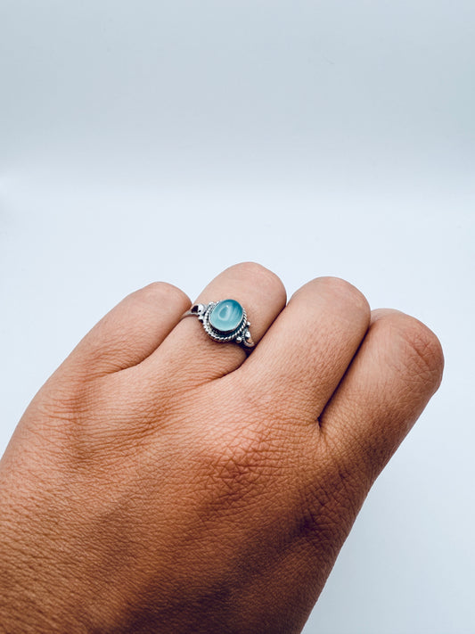 Bague vintage en argent et pierre bleu céladon