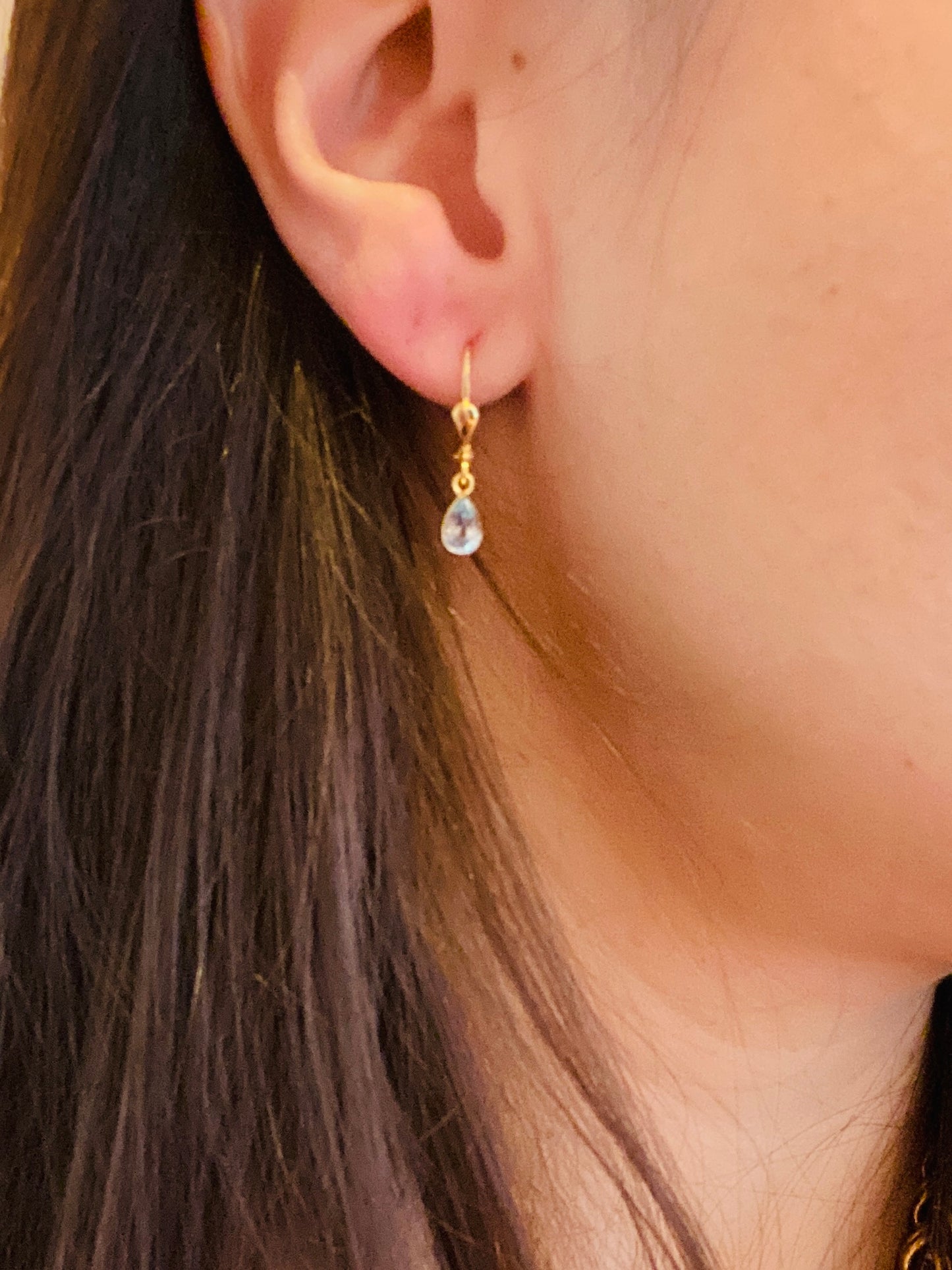 Boucles d’oreilles vintage en or 9 carats et pierre bleue