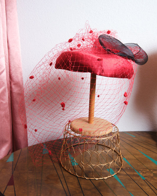 Bibi vintage satiné rouge à voilette