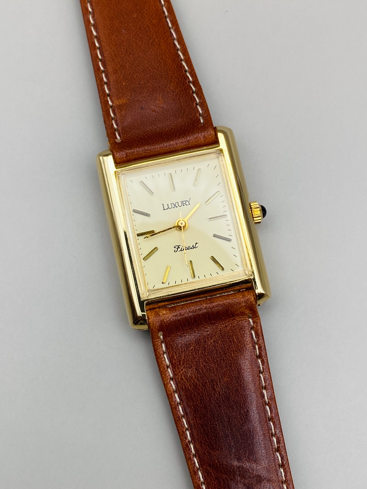 Montre Vintage Luxury Finest 80s – Mouvement automatique, dorée avec bracelet cuir neuf