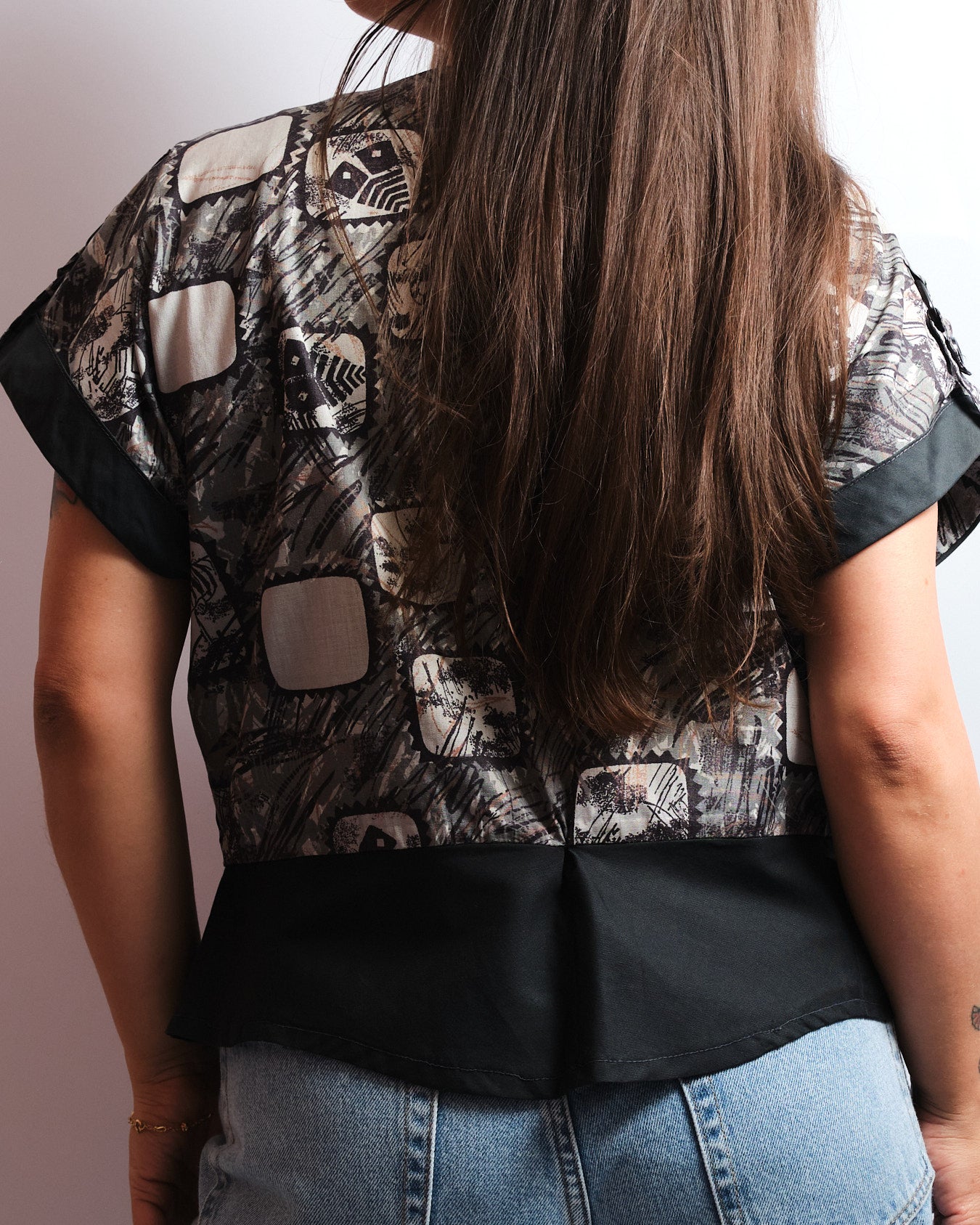 Top vintage années 90 — esprit arty monochrome fait main