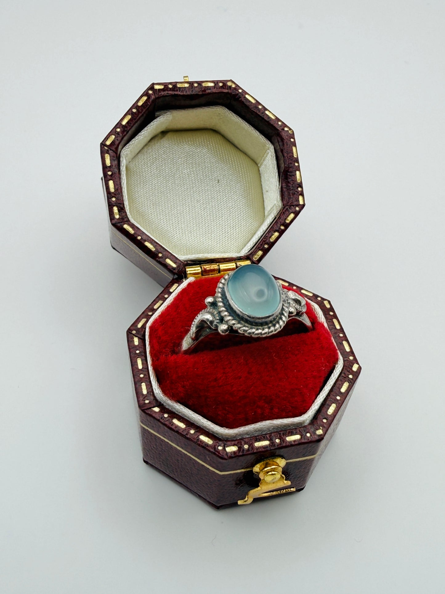 Bague vintage en argent et pierre bleu céladon