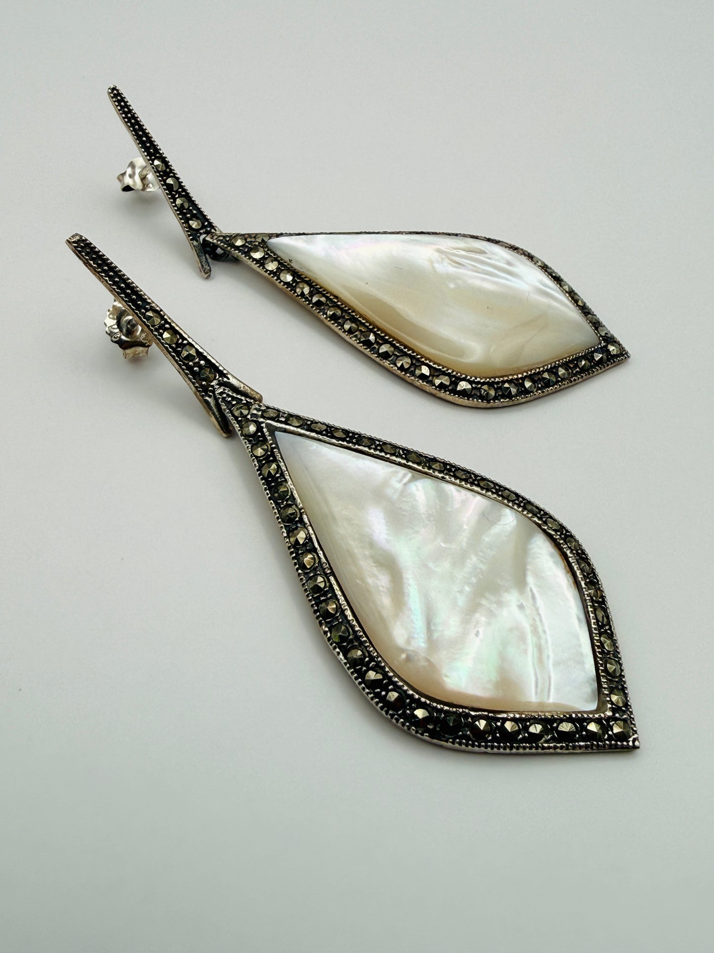Boucles d’oreilles vintage en argent 925, nacre & marcassites