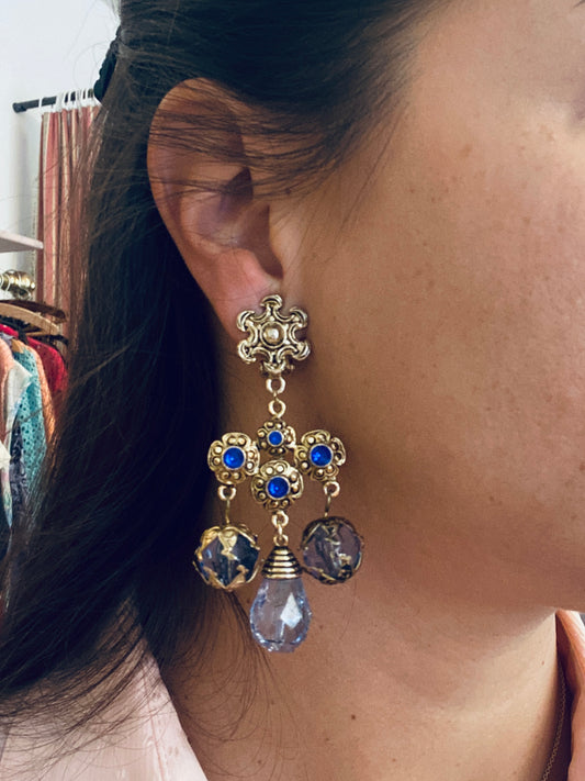 Clips pendants dorés avec pampilles bleues