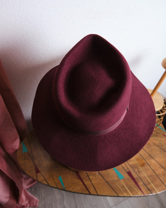 Chapeau vintage bordeaux à larges bords