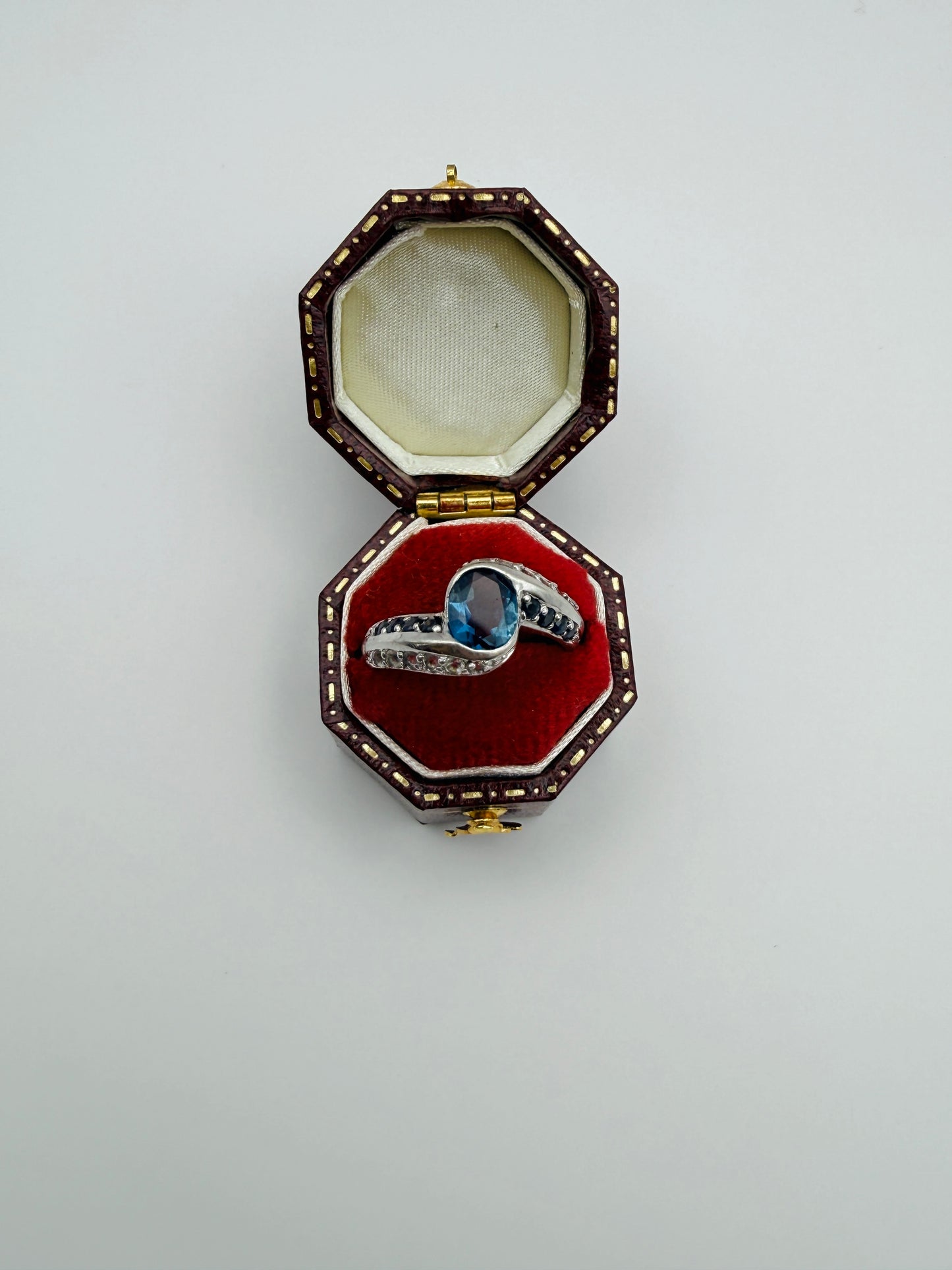 Bague argent 925, pierre bleue et oxydes