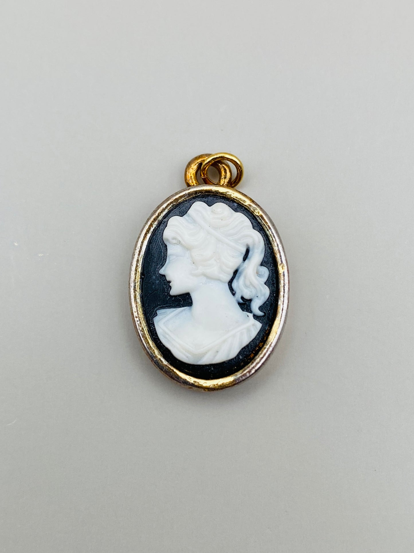 Pendentif vintage Camé