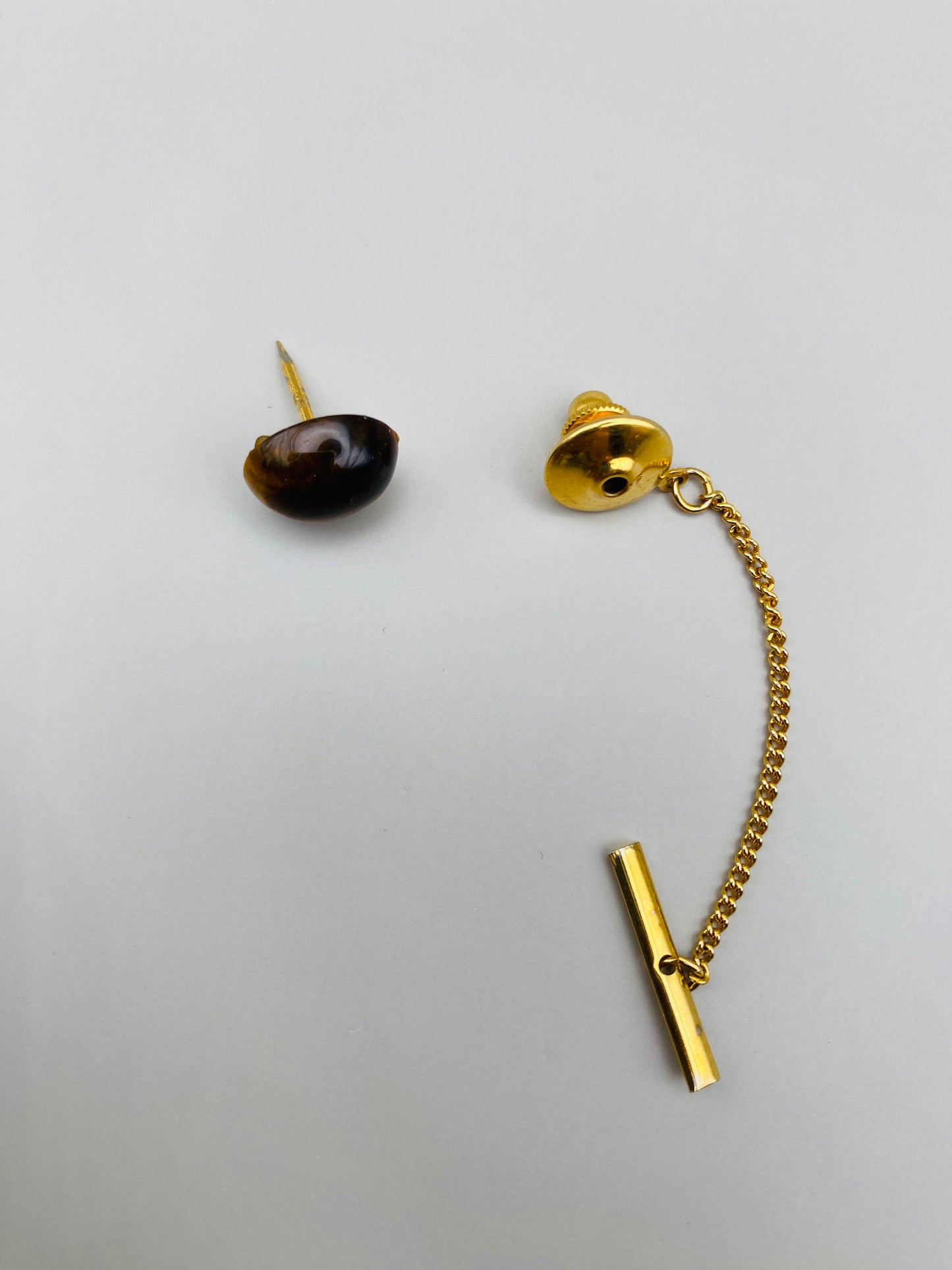 Tie pin | Épingle à cravate