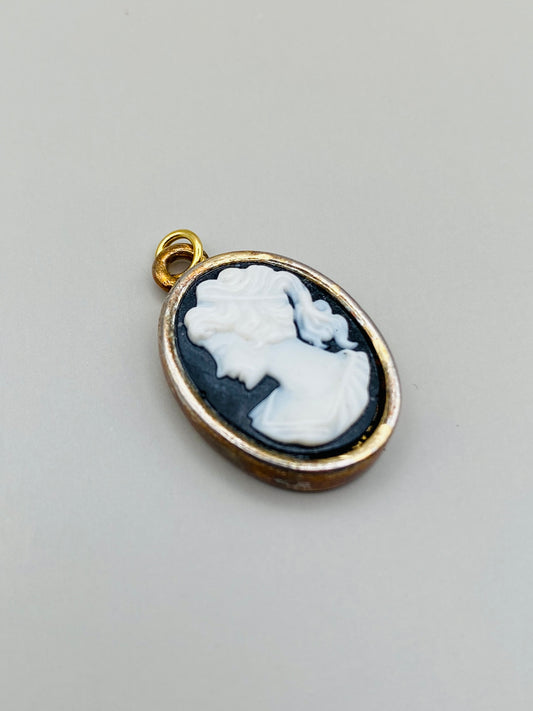 Pendentif vintage Camé