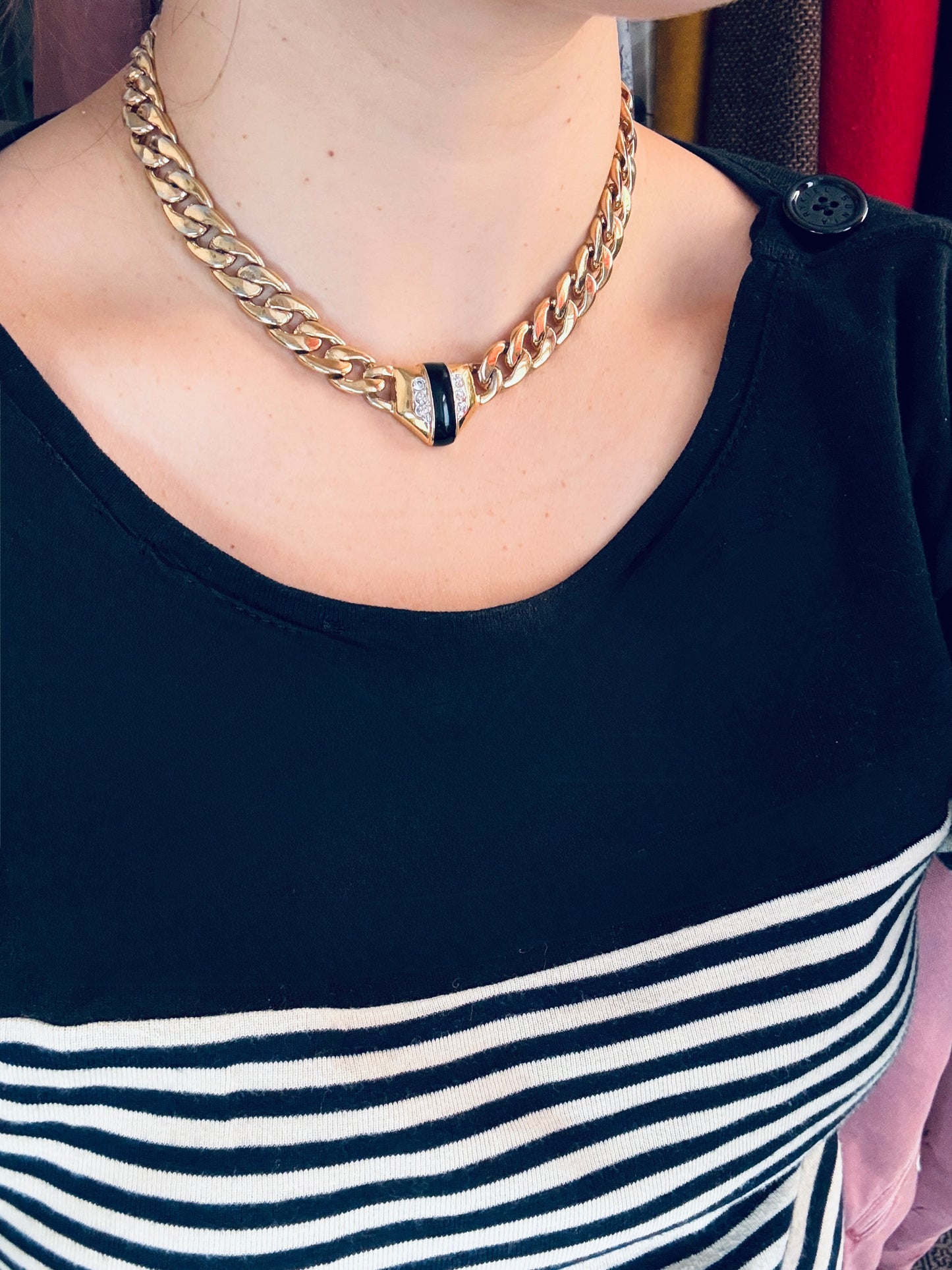 Collier vintage chaîne dorée & motif central – allure couture
