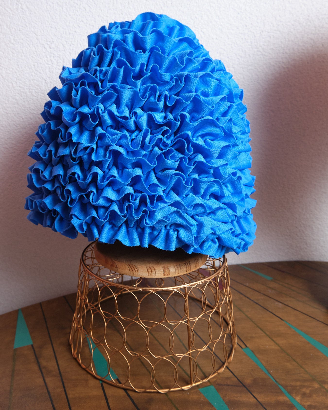 Bonnet de bain vintage bleu électrique à volants