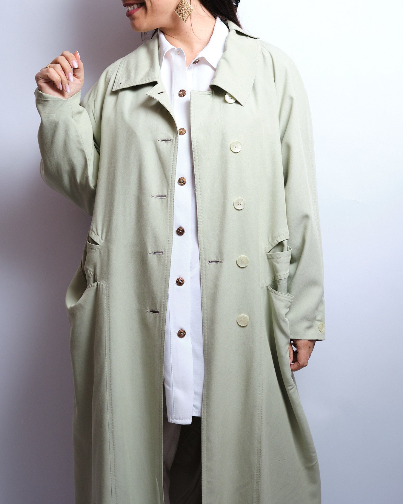Trench coat vintage 90s – vert sauge, coupe fluide, ultra léger