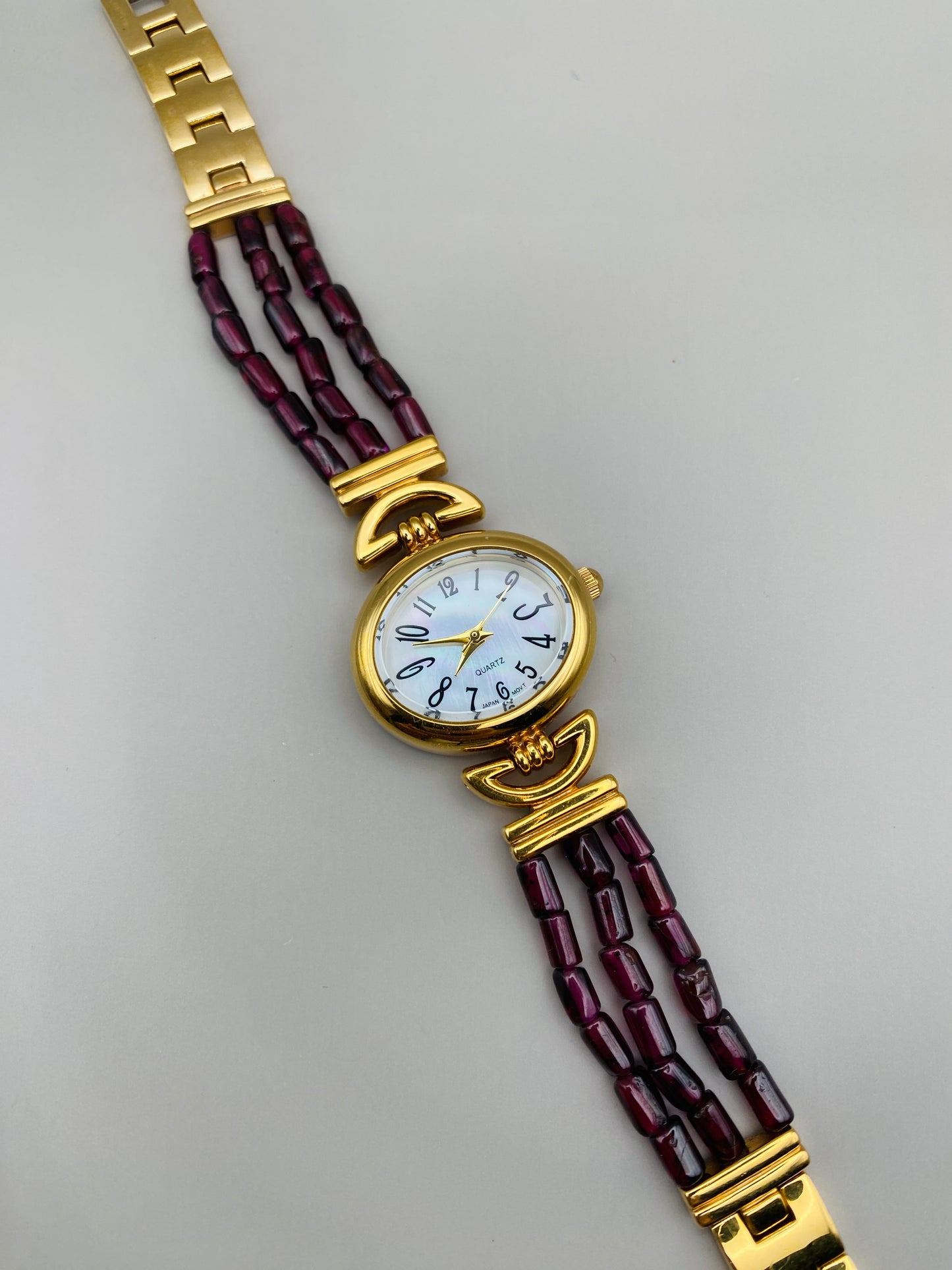 Montre Vintage AVON bracelet grenats