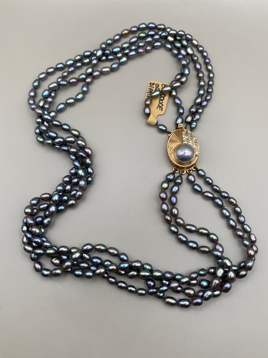 Collier Vintage 80s en perles d’eau douce grises or et diamants