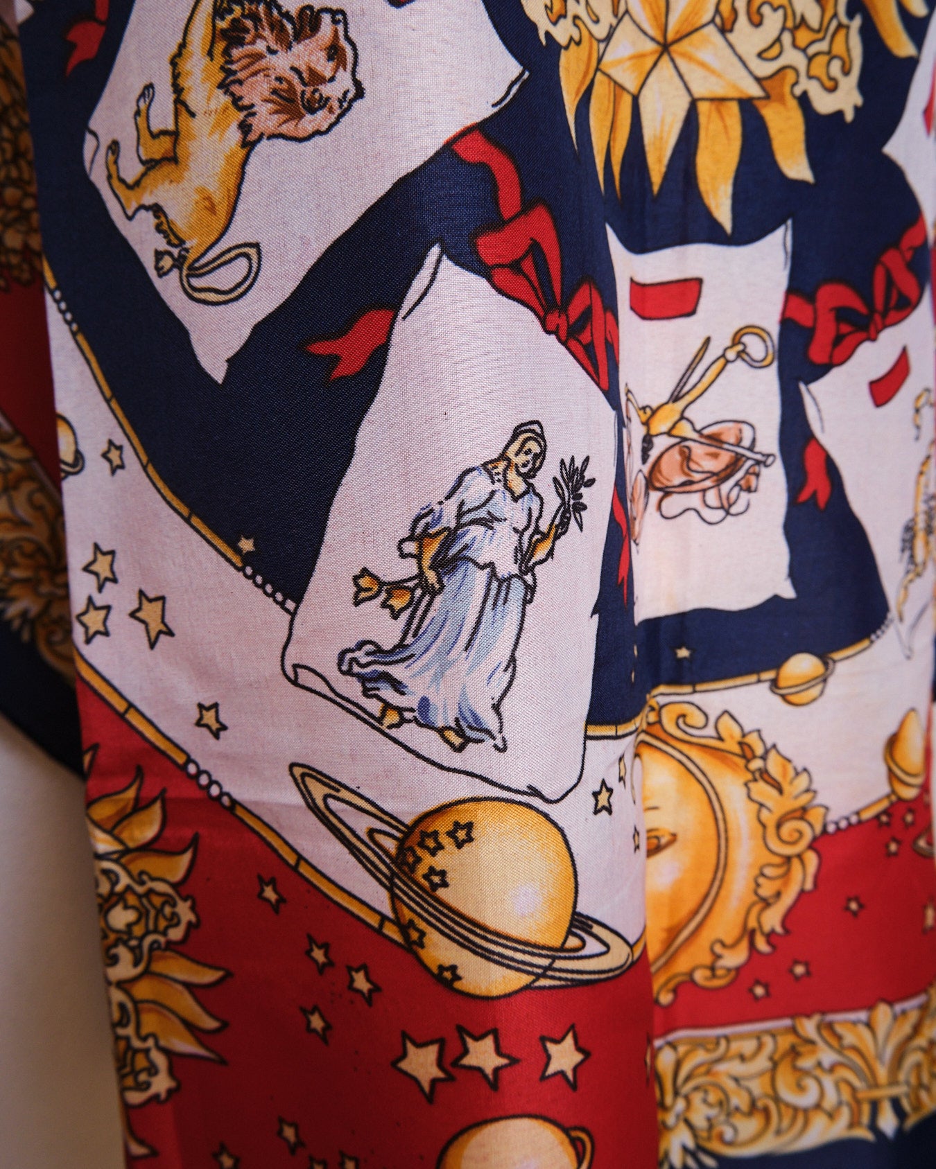 Grand foulard vintage en polyester satiné