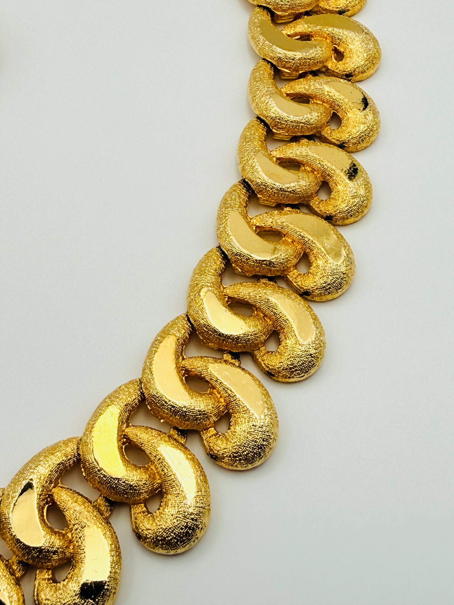Parure vintage collier et clips dorés texturés