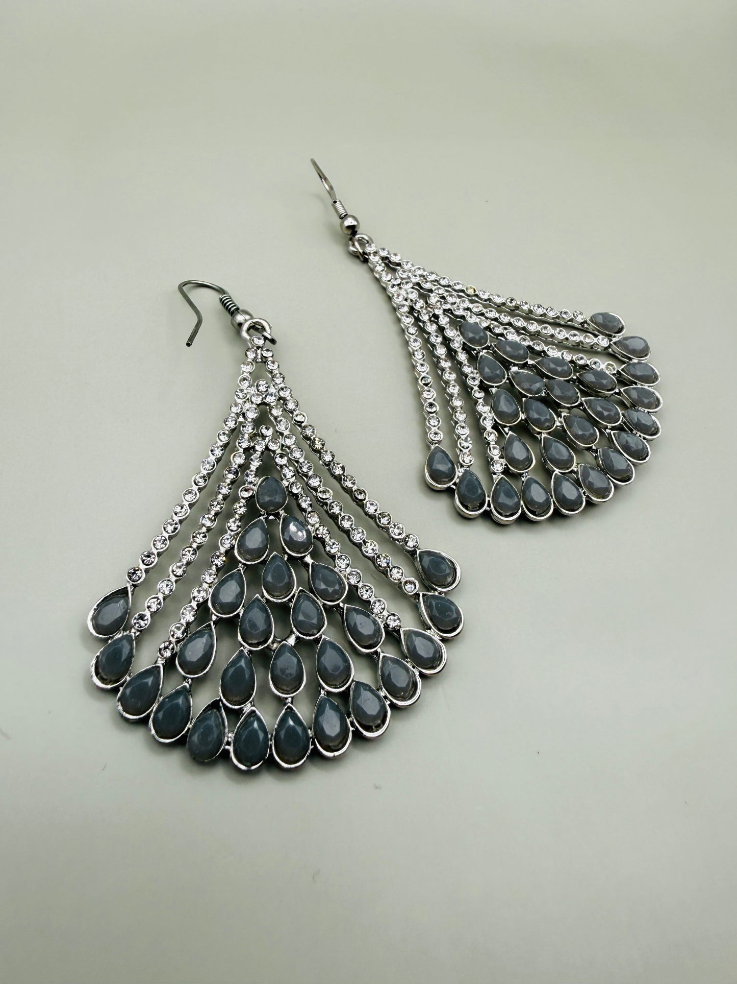 Boucles d’oreilles pendantes à pampilles – éclat & mouvement