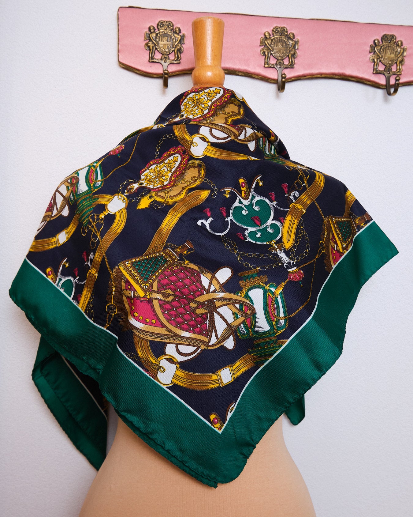 Grand foulard vintage BECQUET en polyester satiné