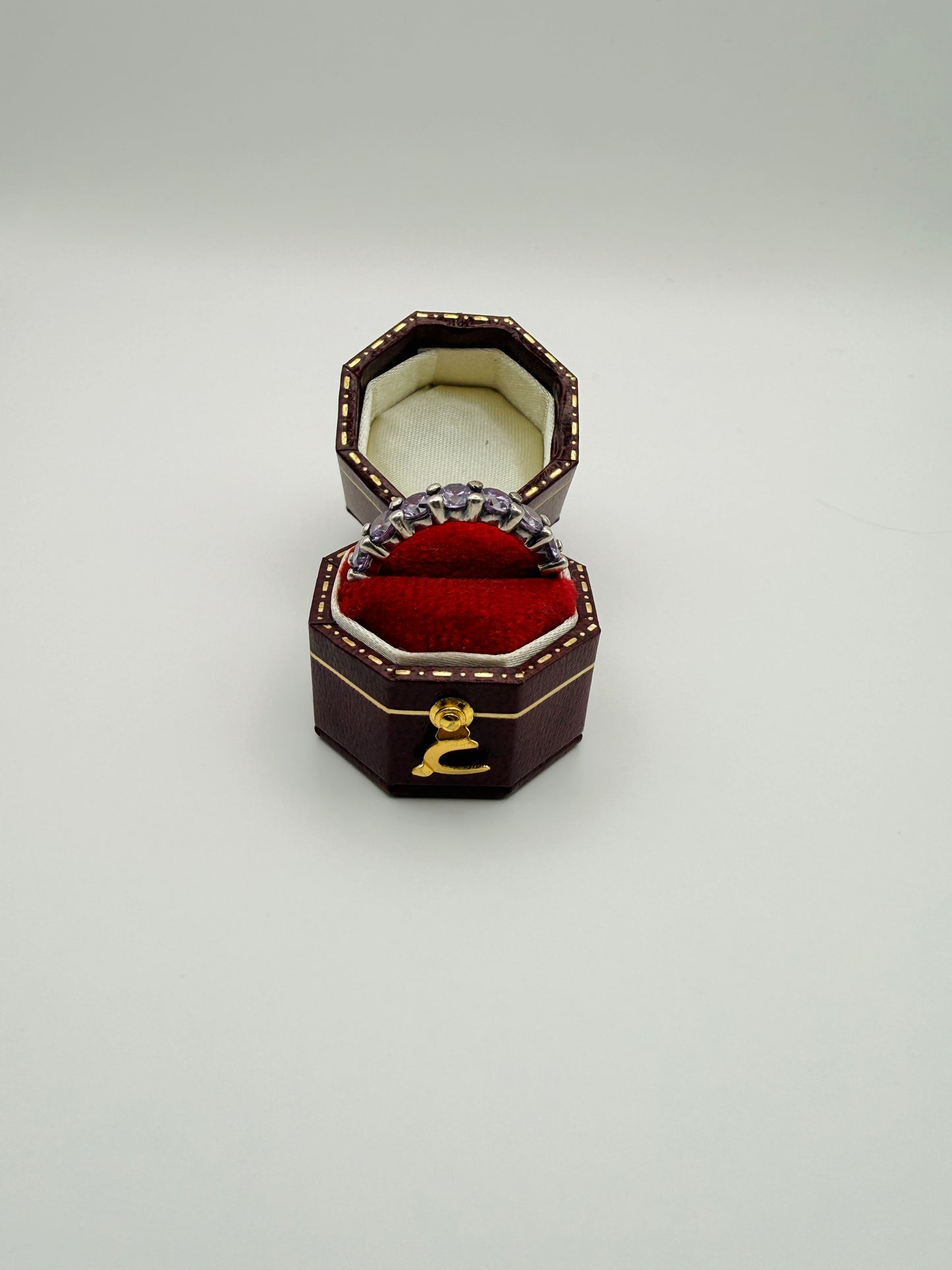 Bague rivière en argent 925 et pierres violettes