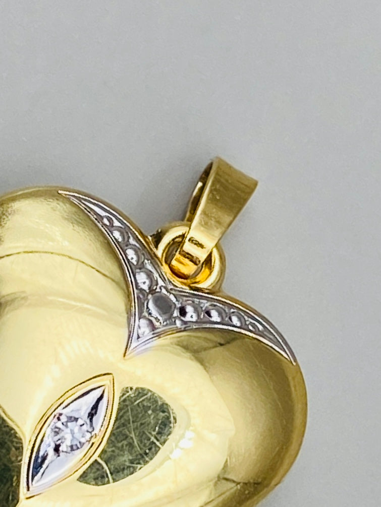 Pendentif coeur strié I Bijoux Anciens & Vintage en Or I Noir Carat Pendentif coeur strié I Bijoux Anciens & Vintage en Or I Noir Carat