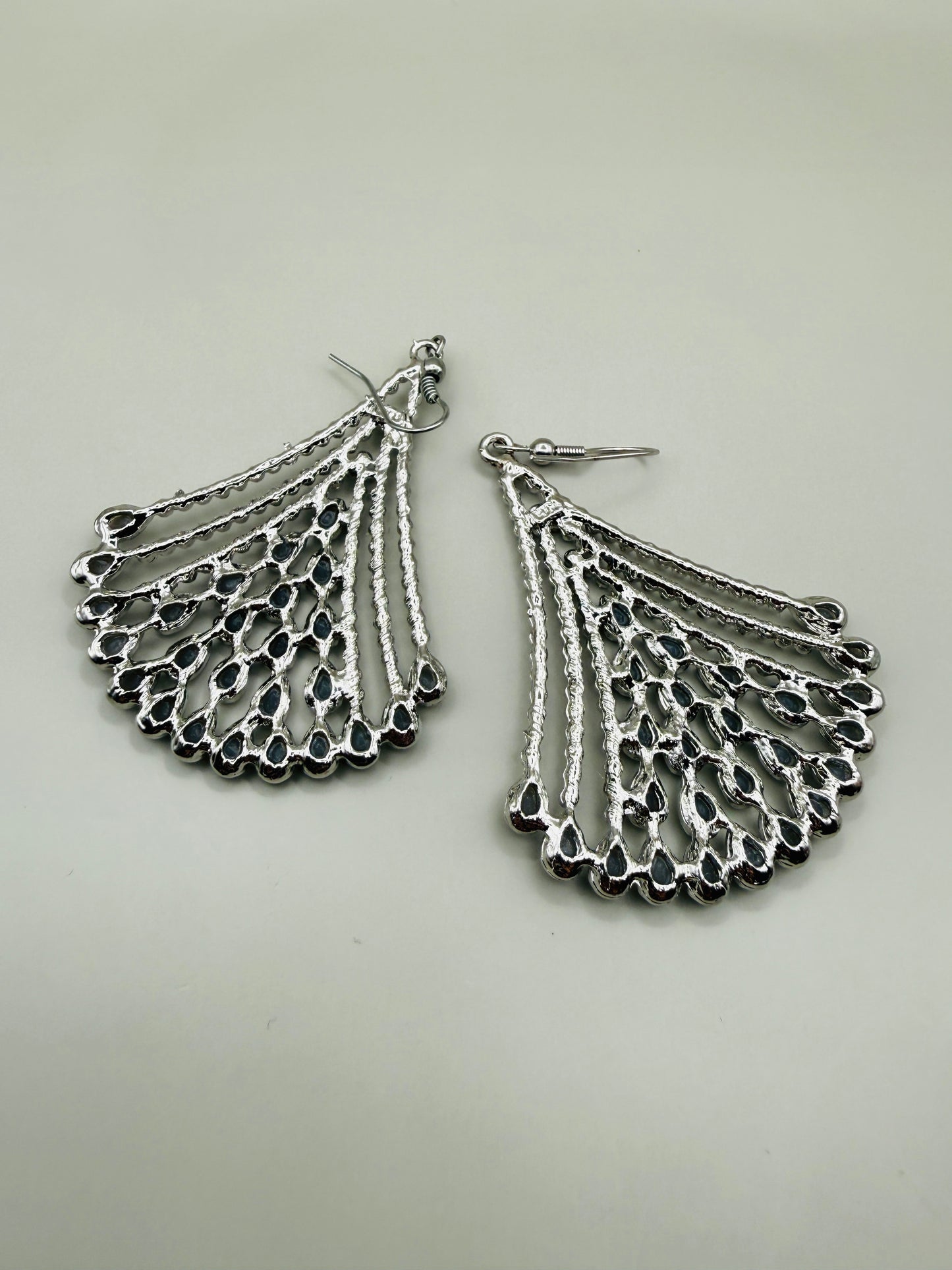 Boucles d’oreilles pendantes à pampilles – éclat & mouvement