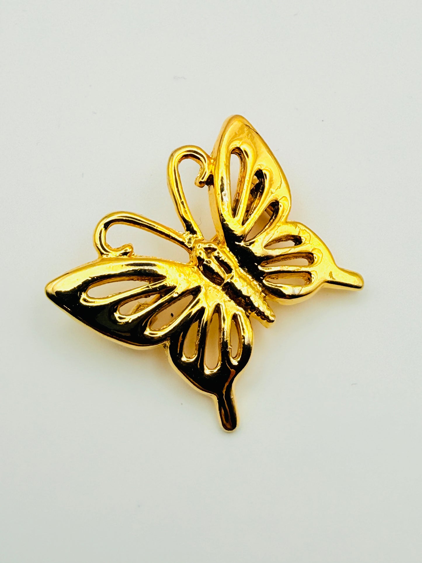 Broche papillon dorée vintage ajourée
