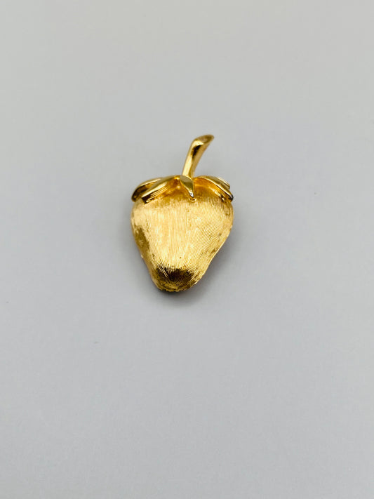 Mini broche vintage Trifari – Fraise dorée texturée (neuf)