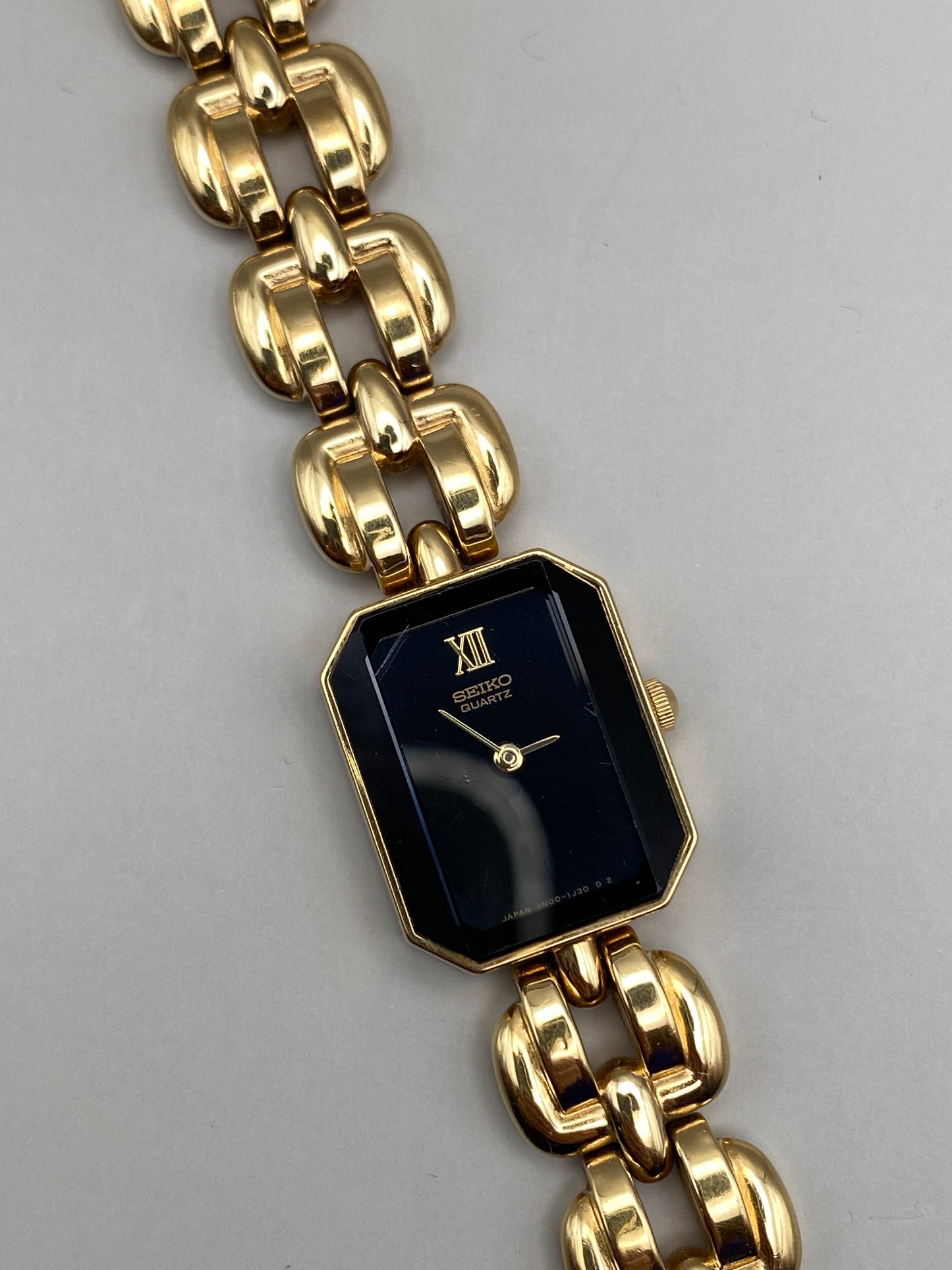 Montre Seiko vintage – montre-bijou dorée à maille articulée