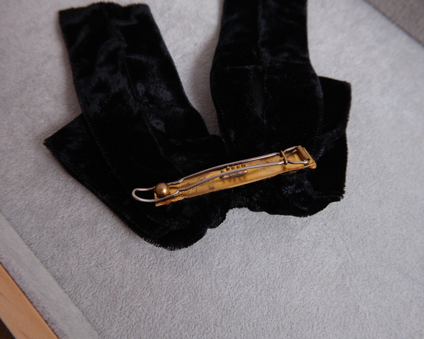Barrette vintage en velours noir signée Arifior Creazioni