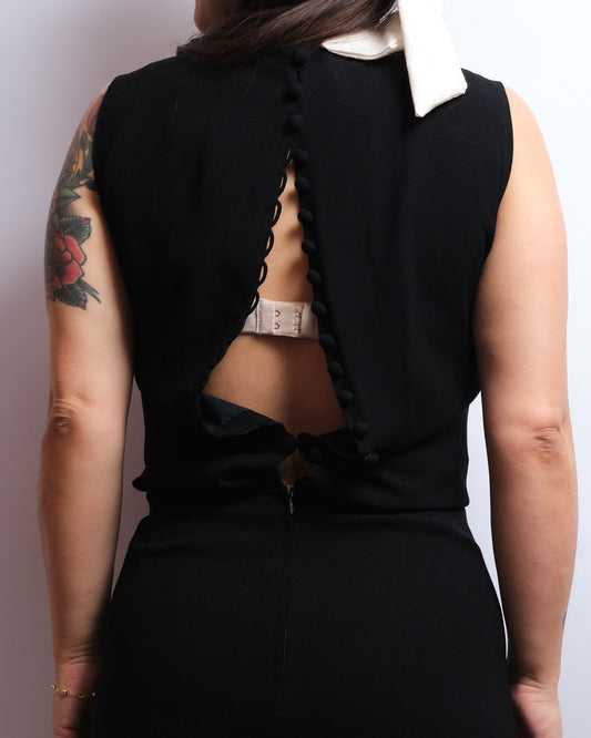 Robe vintage noire en Soie 70s – dos boutonné, pièce artisanale élégante