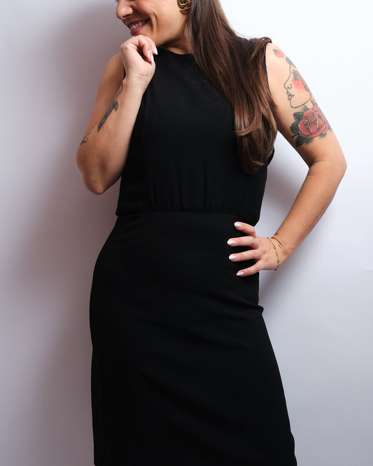 Robe vintage noire en Soie 70s – dos boutonné, pièce artisanale élégante