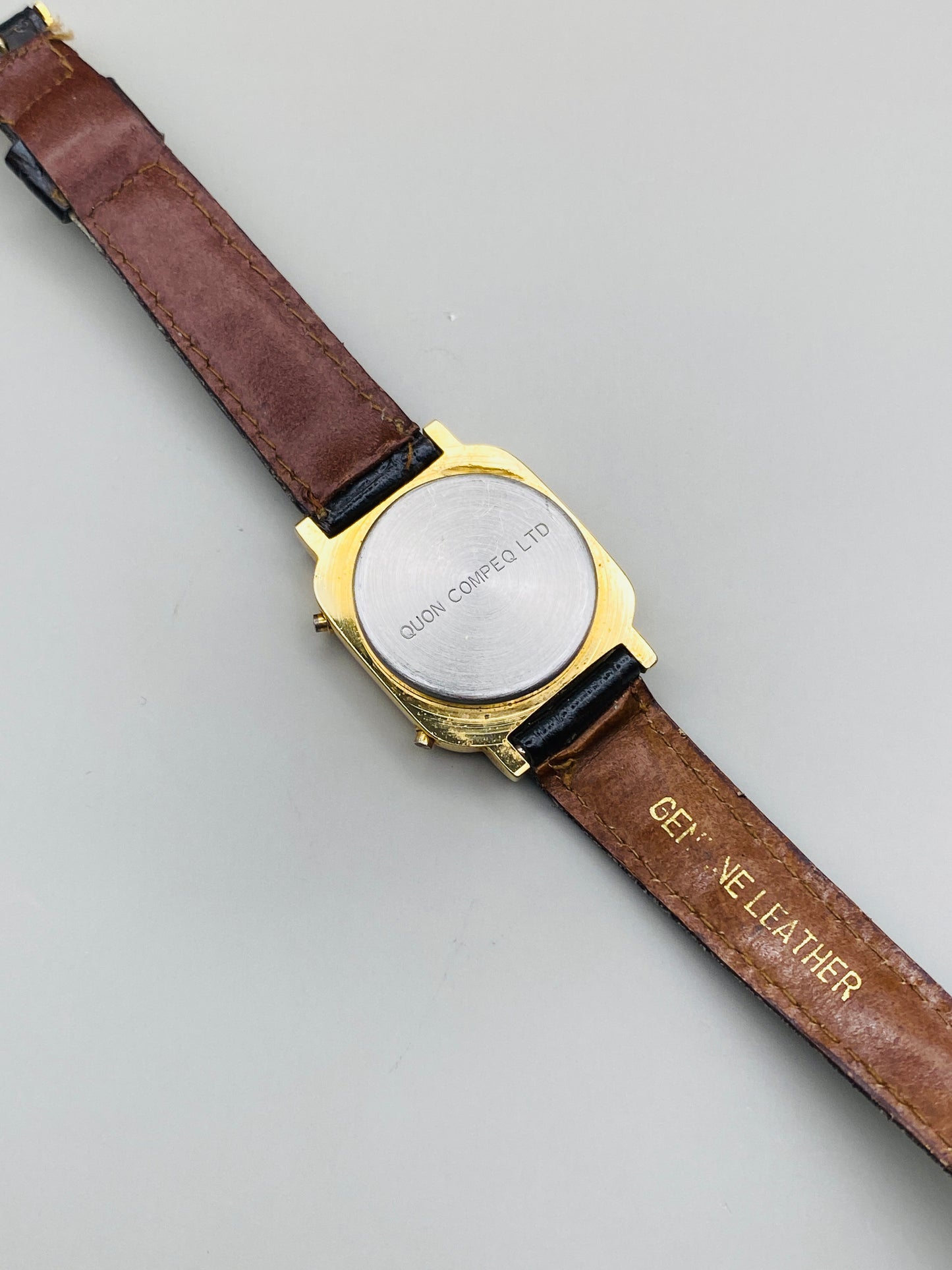 Montre vintage Centia Quartz – Digital gold – État neuf