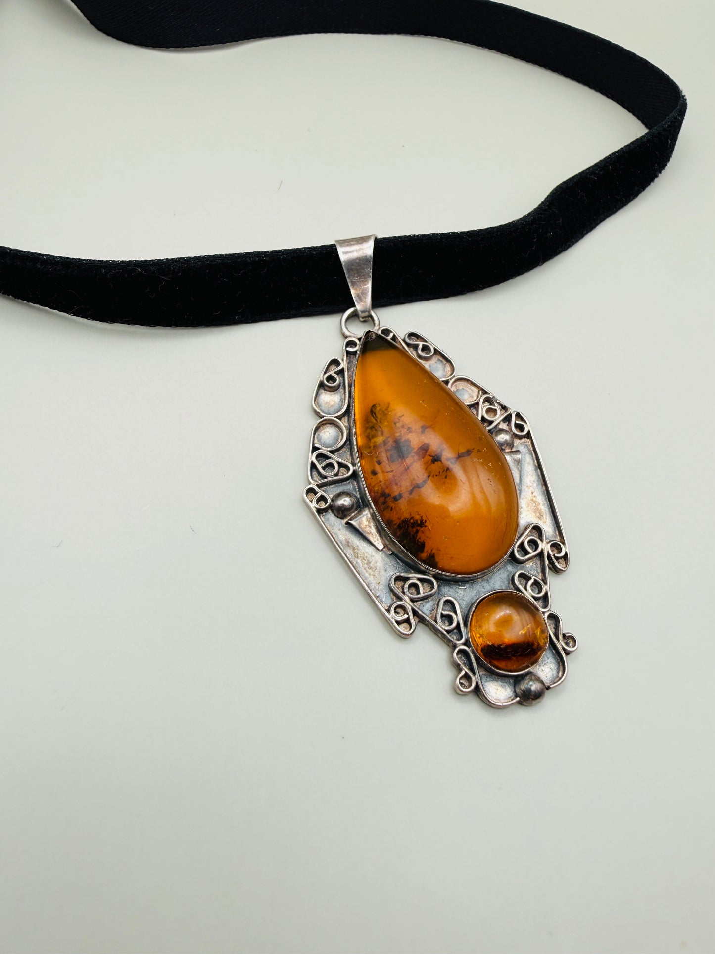 Ensemble vintage collier & boucles d’oreilles en argent – esprit ambré
