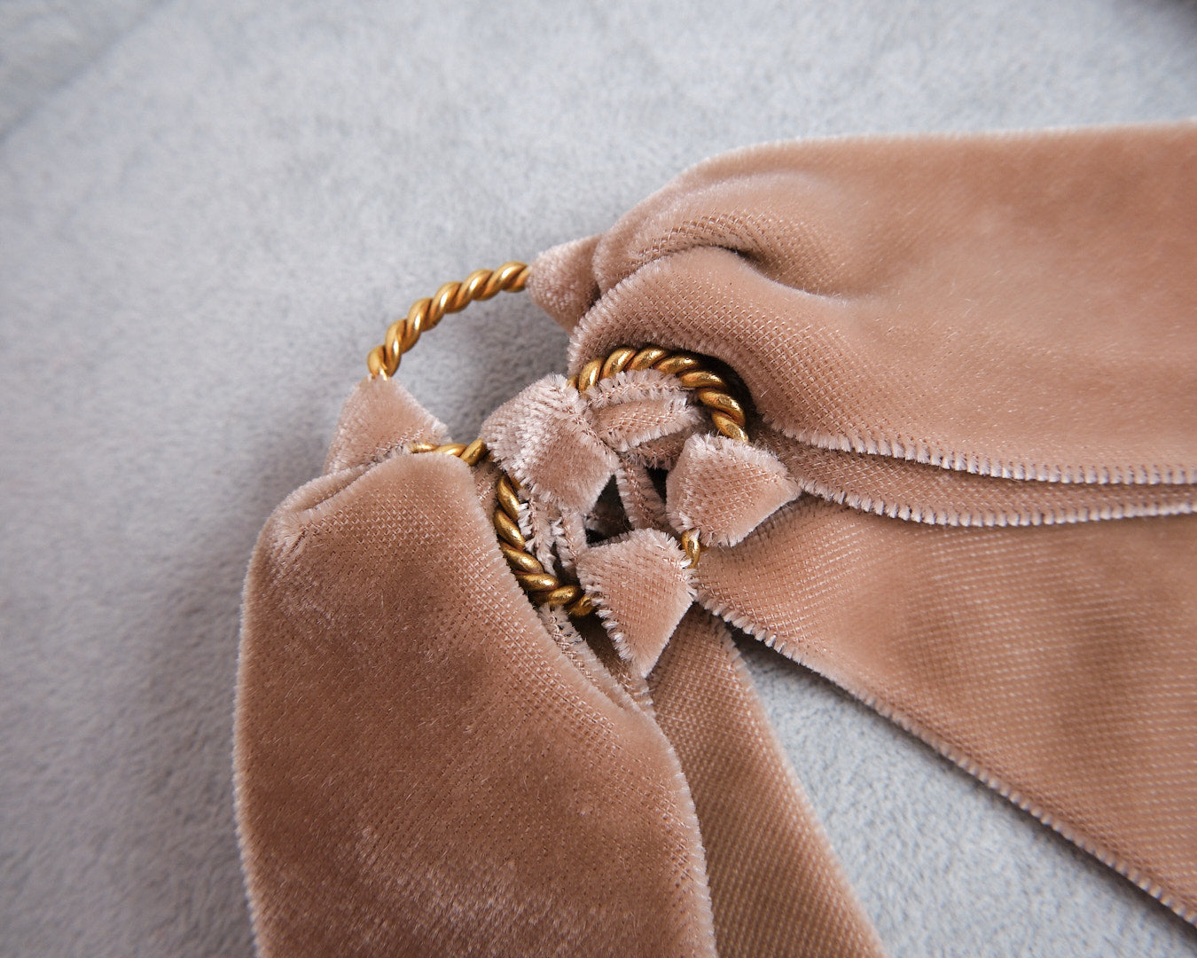 Barrette vintage en velours taupe signée Arifior Creazioni
