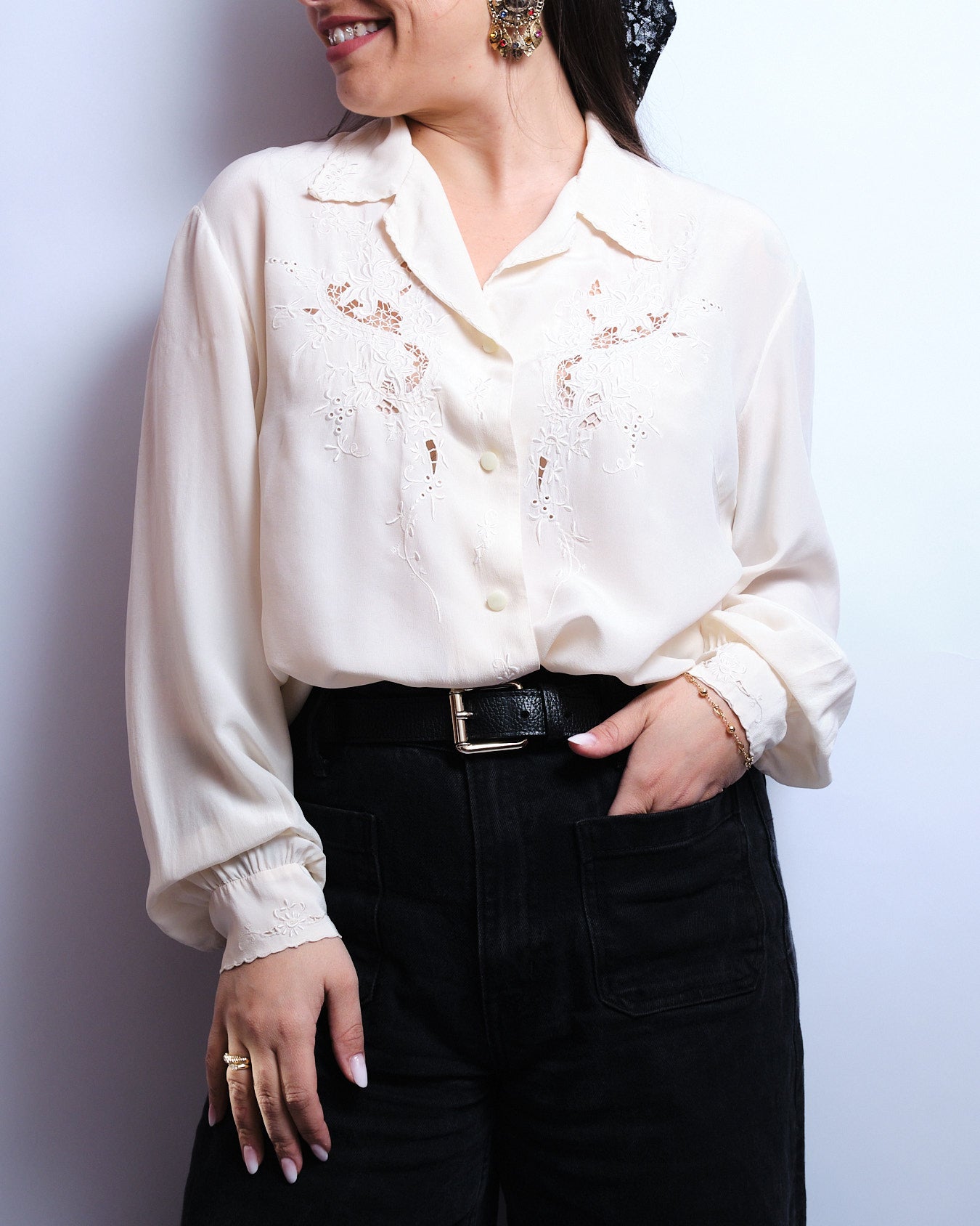 Chemisier vintage en soie brodée – fin 70s / début 80s