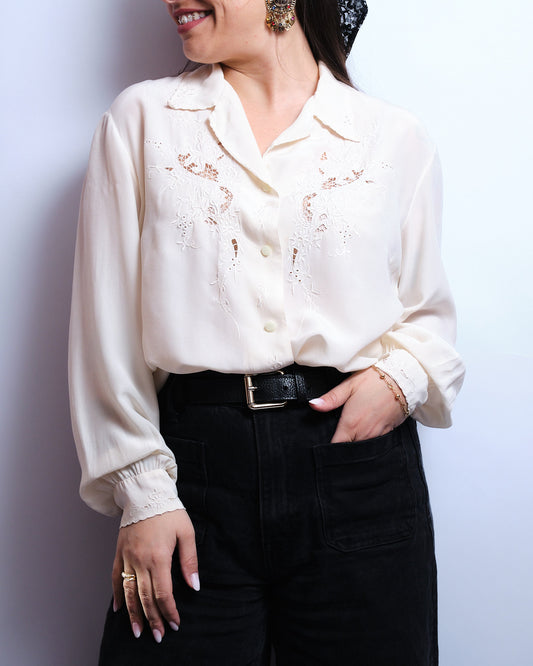 Chemisier vintage en soie brodée – fin 70s / début 80s
