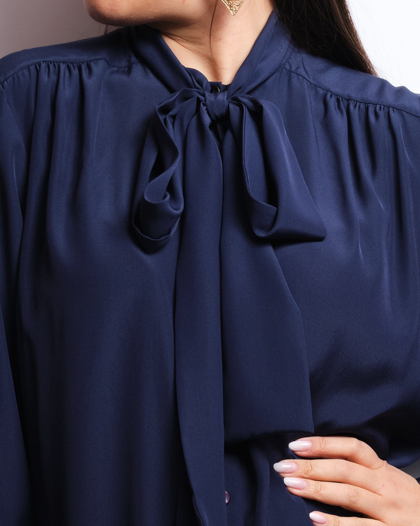 Chemisier vintage bleu marine à lavallière – années 90