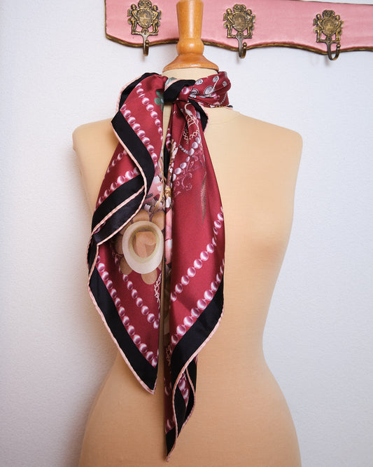 Grand foulard en soie signé Vakko Collection