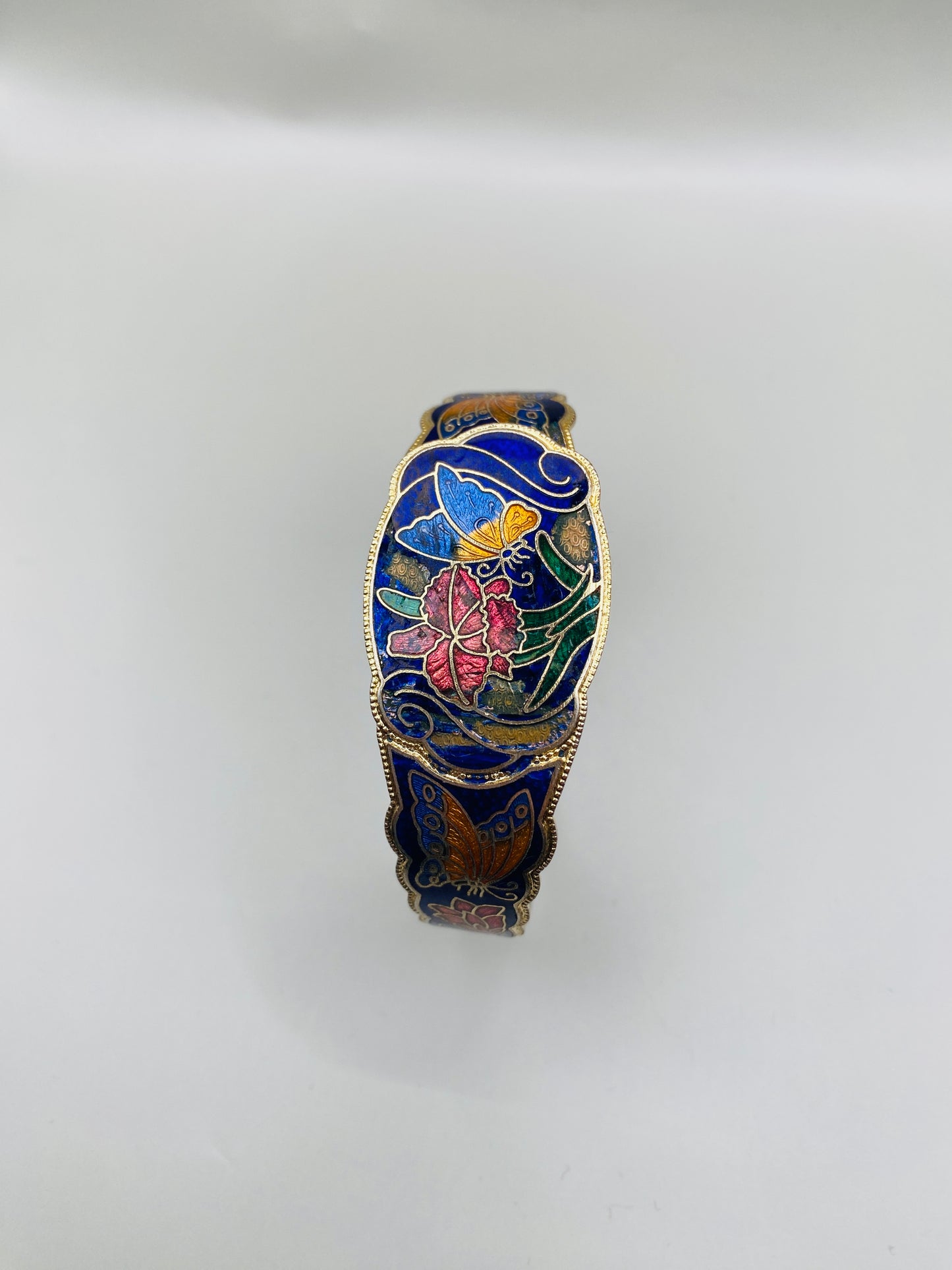 Bracelet manchette vintage en émail cloisonné – motif floral & papillon