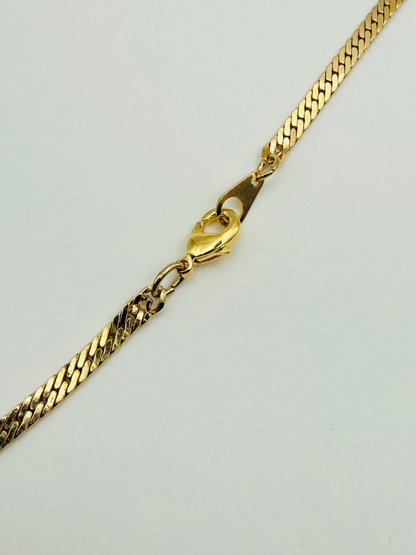 Collier vintage doré à mailles chevrons et émaux noir & ivoire
