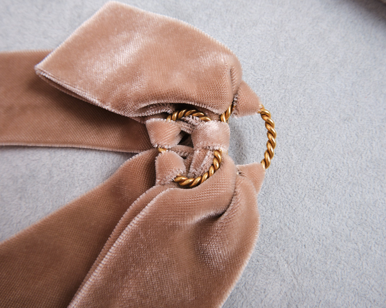 Barrette vintage en velours taupe signée Arifior Creazioni