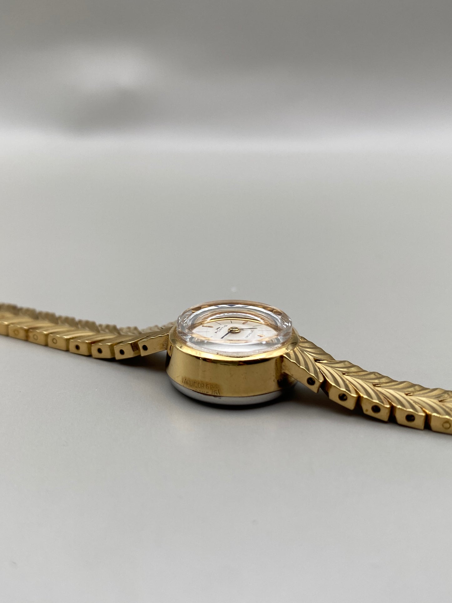 Montre Fortis vintage 50s – montre-bijou à bracelet chevrons (laqué or)