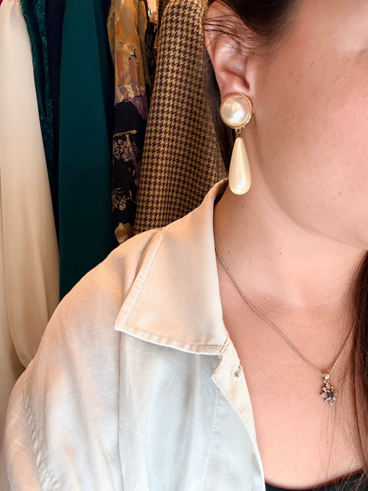 Boucles d’oreilles clips vintage Les Bernard perles nacrées pendantes