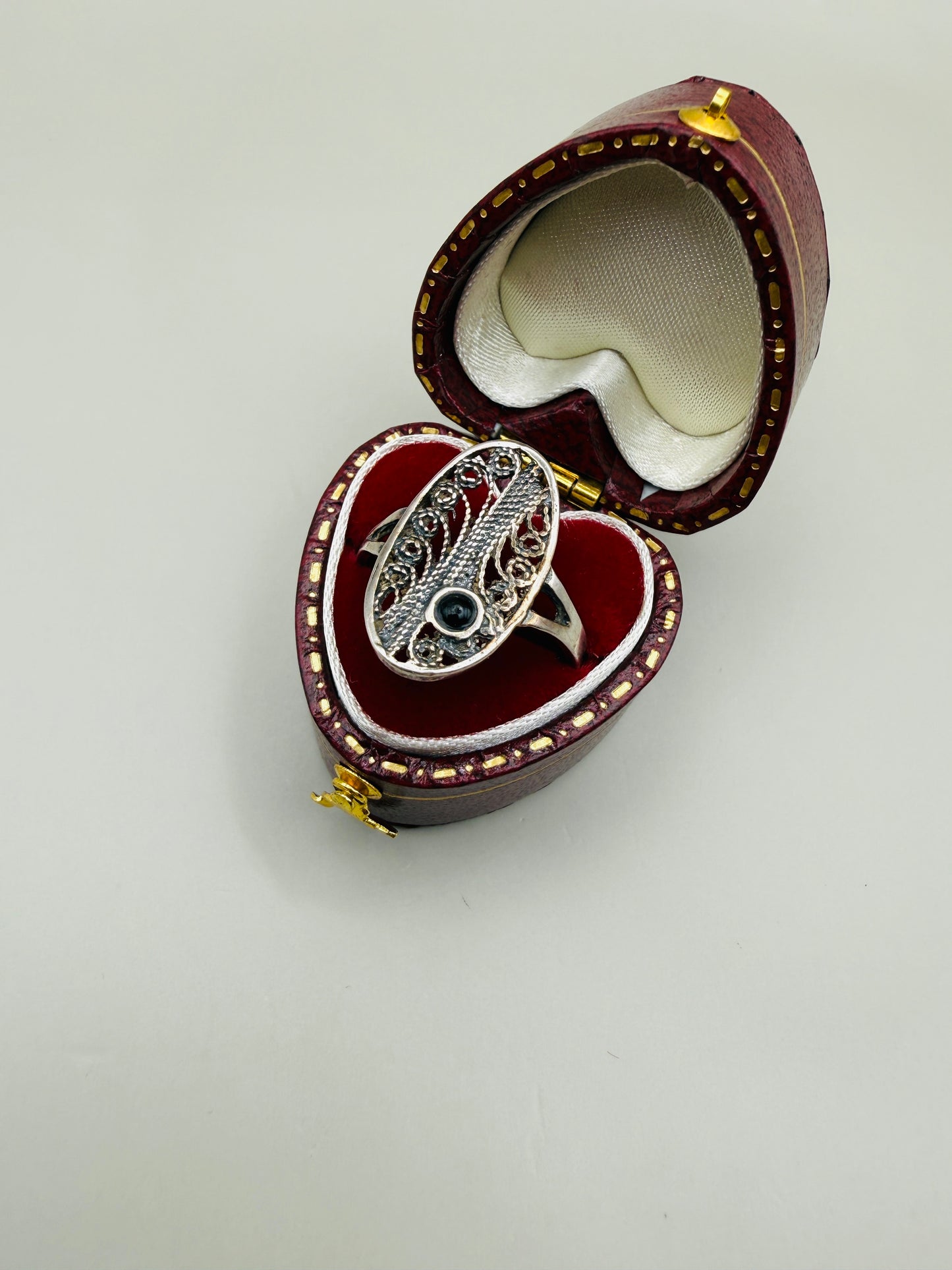 Bague vintage ajourée en argent 925 & pierre noire – esprit Art déco