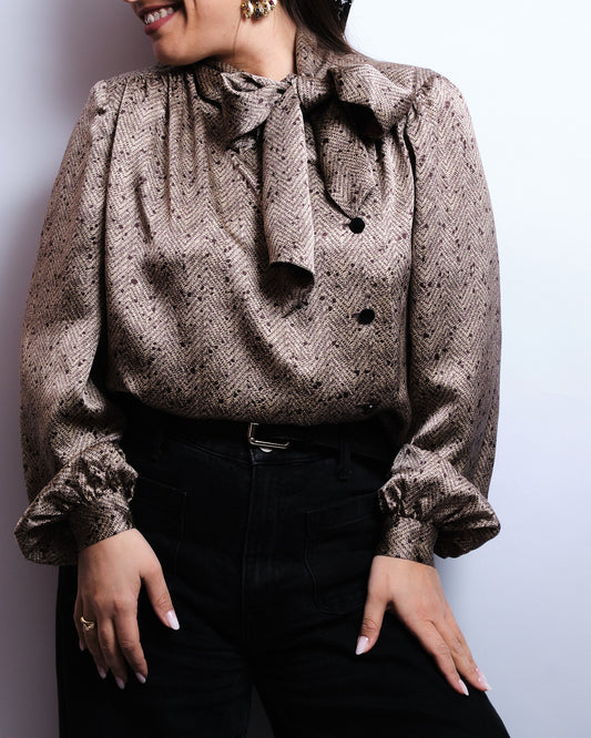 Chemisier vintage en soie – pièce couture faite main, lavallière élégante