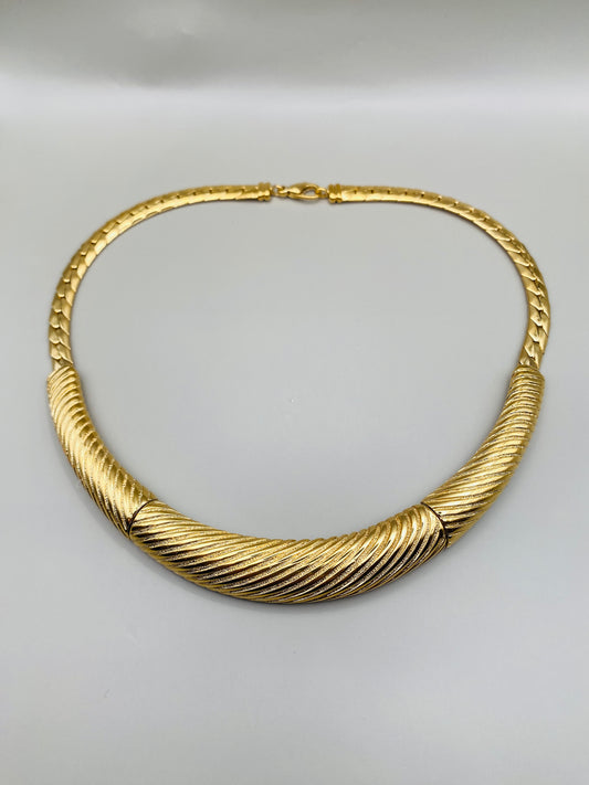 Collier Pierre Lang vintage – plastron doré texturé